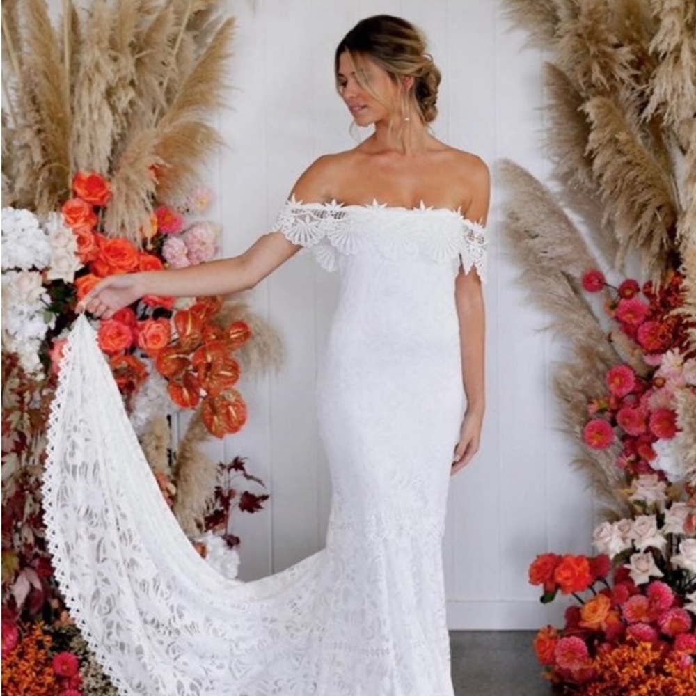 Grace Loves Lace Cien Wedding Gown: Ivory